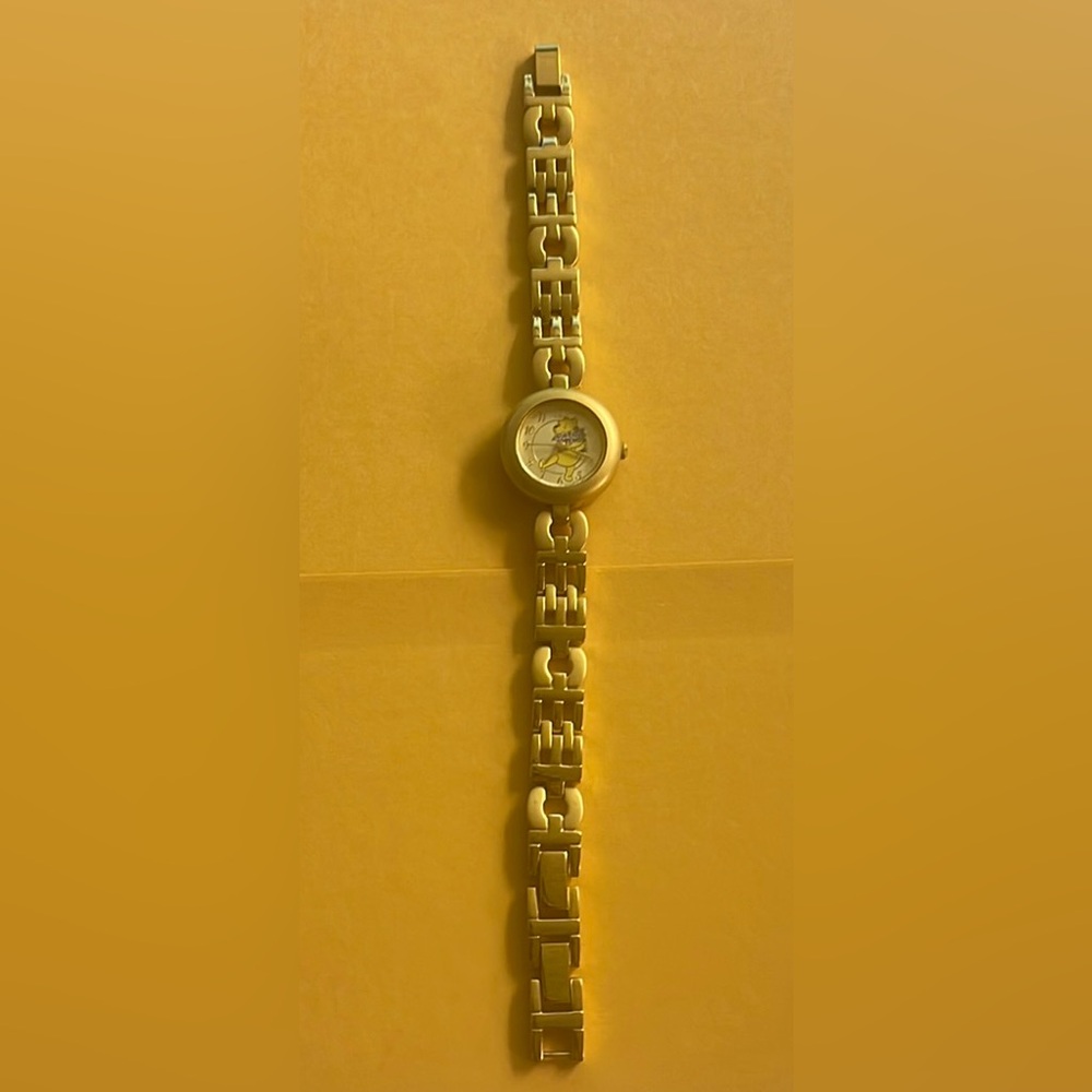 Disney Wardrobe Winnie Pooh Watch!Retired! Metal Band excellent condition
